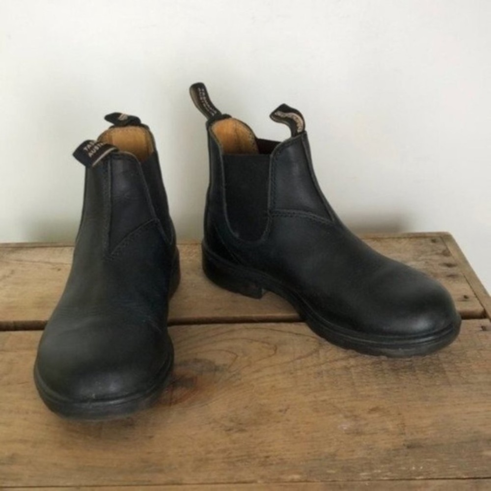 * BLUNDSTONE black leather classic Chelsea boots us women’s size 6 EUC